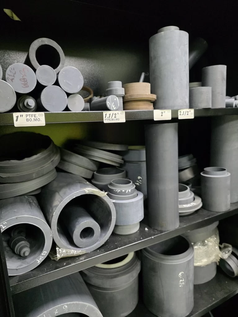Barras y tubos de PTFE en existencia