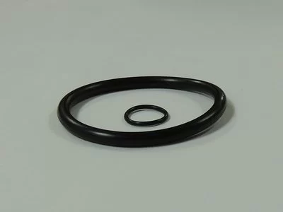 O-rings negros de dos diámetros distintos